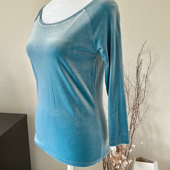 GAP Light Blue Velvet 3/4 Sleeve Scoop Neck Top - Picture 2 of 8